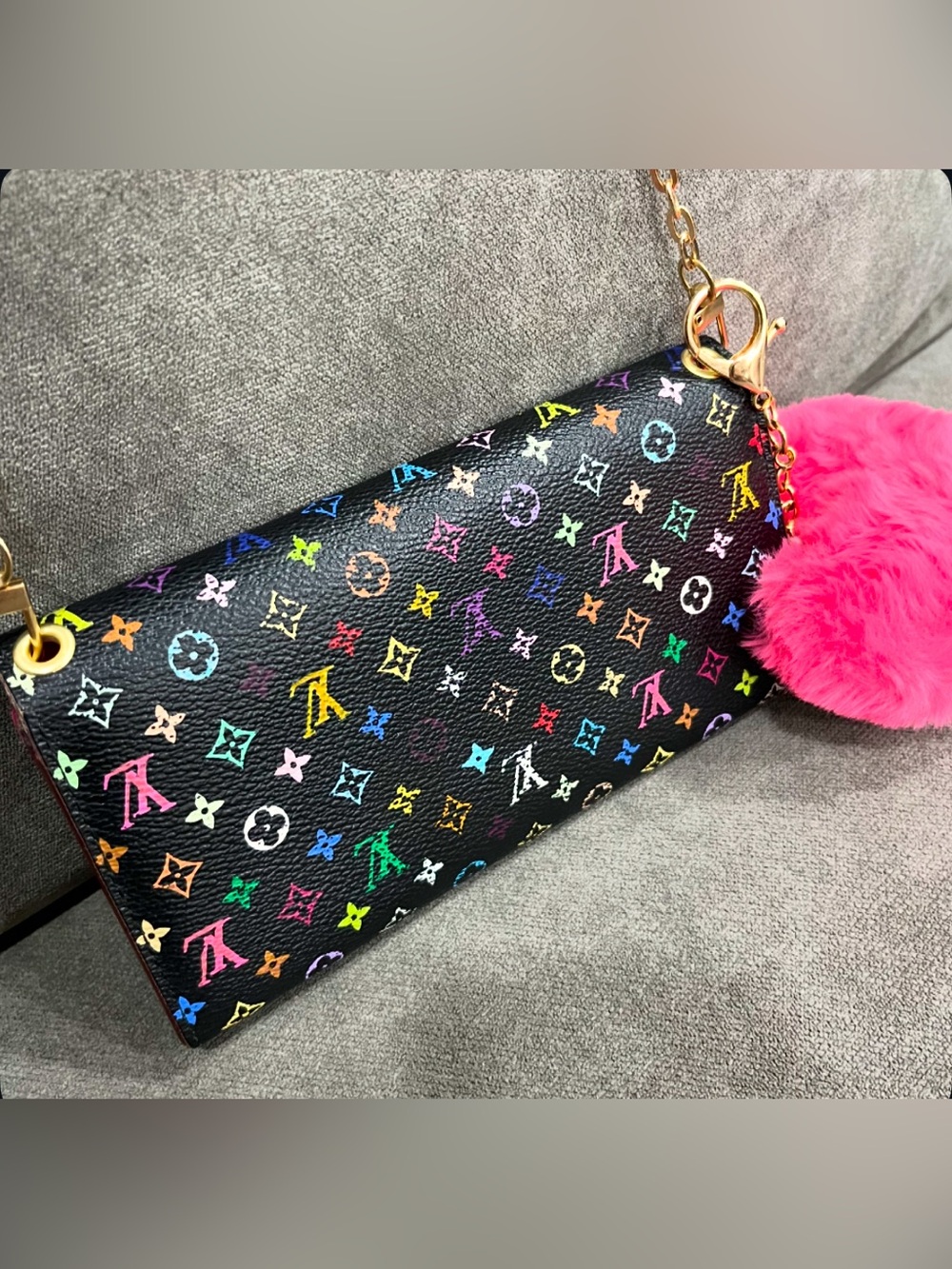 Louis Vuitton - Picture 3 of 17